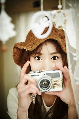 포토 JPG 여자 실내 한명 상반신 20대 성인 앞모습 카메라 사진촬영 캠핑 한국인 커튼 캠핑카 성인여자한명만 국내포토 1 뷰포인트 자동차 레저 사람 동양인 청년 내부 전자제품 촬영 여자한명만 성인여자만 파일형식