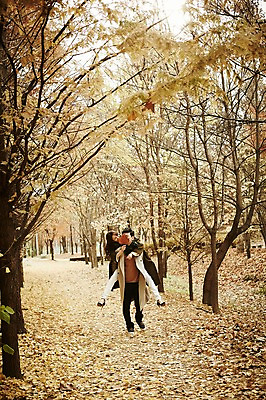 포토 JPG 주간 전신 여자 남자 낙엽 신혼부부 20대 성인 야외 두명 앞모습 30대 걷기 다정 산책 한국인 가을 업기 성인만 국내포토 자연요소 부부 계절 뷰포인트 컨셉 잎 모션 휴식 사람 동양인 청년 장년 신혼 파일형식