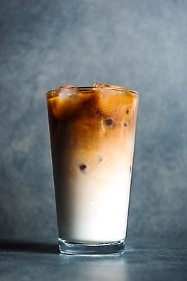 포토 JPG 커피 음료 디저트 잔 사람없음 얼음 카페 메뉴 아이스커피 카페라떼 국내포토 자연요소 식기 음식 상점 라떼 파일형식