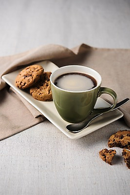 포토 JPG 커피 음료 디저트 사람없음 세트 카페 머그컵 티스푼 천 메뉴 아메리카노 초코쿠키 국내포토 음식 컵 쿠키 상점 숟가락 직물 파일형식