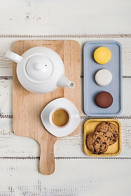 포토 JPG 커피 음료 사람없음 목재 세트 쿠키 카페 커피잔 찻주전자 메뉴 에스프레소 마카롱 나무배경 국내포토 나무 백그라운드 재료 주전자 디저트 잔 상점 파일형식