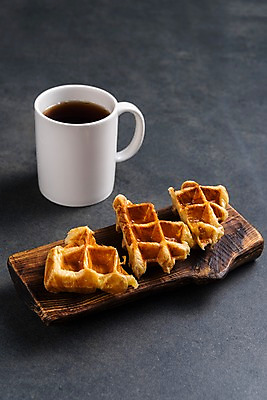 포토 JPG 접시 커피 음료 음식 디저트 사람없음 세트 카페 머그컵 메뉴 브런치 아메리카노 와플 국내포토 식기 컵 상점 식사 파일형식