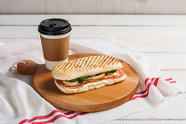 포토 JPG 커피 음료 음식 빵 디저트 샌드위치 사람없음 목재 세트 카페 천 메뉴 브런치 테이크아웃컵 나무배경 국내포토 나무 백그라운드 재료 컵 상점 식사 직물 파일형식