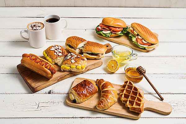 포토 JPG 커피 음료 음식 빵 디저트 샌드위치 사람없음 목재 세트 카페 차 크루아상 메뉴 브런치 아메리카노 핫도그 꿀 와플 레몬티 카페라떼 뺑오쇼콜라 나무배경 국내포토 나무 백그라운드 재료 패스트푸드 상점 식사 라떼 파일형식