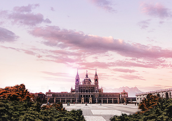 PSD 나무 구름 편집 편집이미지 건축물 해외여행 여행 서양건축 하늘 여러명 관광지 여행객 노을 이미지편집 자연요소 식물 해외 건축 다수 해외건축 사람 파일형식