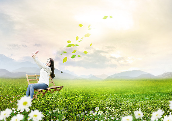 PSD 구름 편집 편집이미지 여자 꽃 여행 벤치 하늘 나뭇잎 산 한명 웃음 들기 앉기 초원 20대 성인 책 한국인 안식처 이미지편집 자연요소 식물 1 잎 의자 모션 휴식 표정 사람 동양인 청년 파일형식