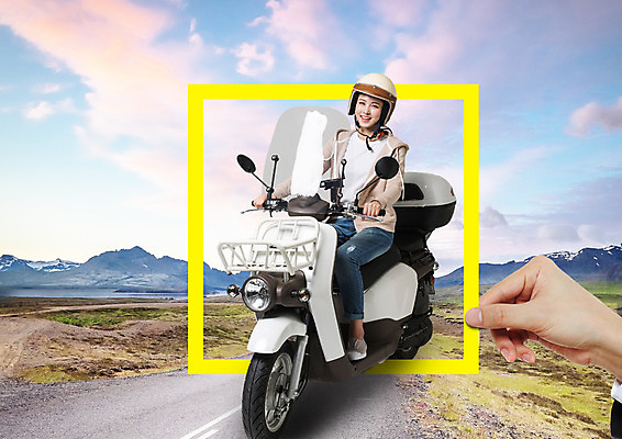 전신 PSD 구름 편집 편집이미지 손 여자 도로 여행 하늘 산 한명 웃음 앉기 20대 성인 스쿠터 헬멧 이미지편집 자연요소 1 길 교통시설 모션 표정 사람 청년 신체부위 오토바이 보호장비 파일형식