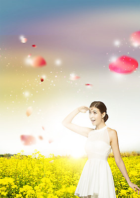 PSD 서양인 편집 편집이미지 여자 꽃잎 꽃 꽃밭 한명 웃음 상반신 20대 성인 봄 관찰 유채 낙화 이미지편집 외국인 식물 1 계절 모션 표정 사람 청년 파일형식