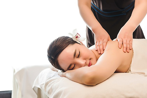 포토 JPG 우먼라이프 여자 꽃 엎드리기 휴식 실내 관리 상반신 20대 성인 두명 옆모습 신체부위 뷰티 한국인 마사지 피부 마사지사 힐링 팔 테라피 에스테틱 의료성형뷰티 국내포토 식물 직업 라이프스타일 뷰포인트 컨셉 모션 사람 동양인 청년 내부 파일형식