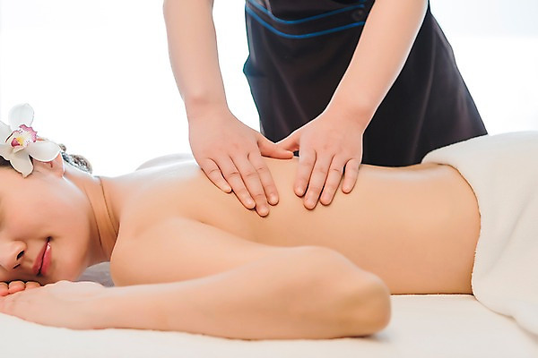 포토 JPG 우먼라이프 여자 꽃 엎드리기 휴식 실내 관리 상반신 20대 성인 두명 옆모습 신체부위 뷰티 한국인 마사지 피부 마사지사 힐링 팔 테라피 에스테틱 의료성형뷰티 국내포토 식물 직업 라이프스타일 뷰포인트 컨셉 모션 사람 동양인 청년 내부 파일형식