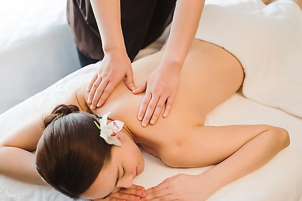 포토 JPG 우먼라이프 여자 꽃 엎드리기 휴식 실내 관리 상반신 20대 성인 두명 뒷모습 신체부위 뷰티 한국인 마사지 피부 마사지사 힐링 팔 테라피 에스테틱 의료성형뷰티 국내포토 식물 직업 라이프스타일 뷰포인트 컨셉 모션 사람 동양인 청년 내부 파일형식