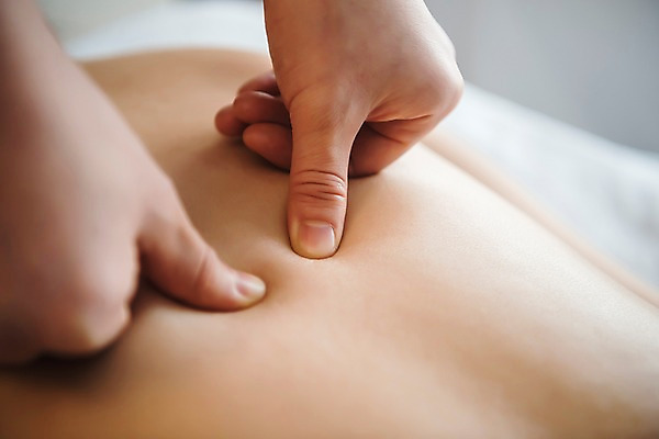 포토 JPG 우먼라이프 손 여자 엎드리기 휴식 실내 관리 상반신 20대 성인 두명 옆모습 신체부위 뷰티 한국인 등 마사지 피부 마사지사 힐링 테라피 에스테틱 의료성형뷰티 국내포토 직업 라이프스타일 뷰포인트 컨셉 모션 사람 동양인 청년 내부 파일형식