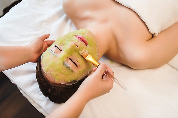 포토 JPG 우먼라이프 손 여자 휴식 실내 관리 상반신 20대 성인 두명 앞모습 신체부위 눕기 뷰티 한국인 마사지 피부 힐링 팩 스킨케어 테라피 에스테틱 피부관리사 의료성형뷰티 국내포토 직업 라이프스타일 뷰포인트 컨셉 모션 사람 동양인 청년 내부 화장품 파일형식