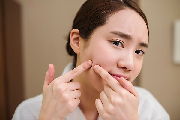 포토 JPG 우먼라이프 여자 실내 관리 한명 상반신 20대 성인 앞모습 뷰티 한국인 미용사 피부 피부관리 힐링 여드름 에스테틱 짜기 의료성형뷰티 성인여자한명만 국내포토 직업 1 라이프스타일 뷰포인트 모션 사람 동양인 청년 내부 신체부위 여자한명만 성인여자만 파일형식