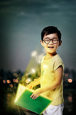 JPG 편집이미지 남자 어린이 상상 동화 한명 서기 미소 상반신 옆모습 그래픽 책 독서 한국인 디지털합성 홀로그램 디지털아트 소년한명만 편집실사 1 뷰포인트 모션 표정 사람 동양인 CG 남자한명만 소년만 파일형식