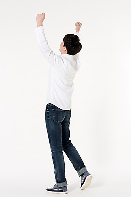 포토 JPG 스튜디오촬영 전신 남자 실내 한명 서기 손짓 성인 옆모습 뒷모습 30대 손들기 파이팅 한국인 자신감 흰배경 긍정 성인남자한명만 국내포토 1 감정 뷰포인트 백그라운드 컨셉 모션 사람 동양인 내부 장년 흰색 남자한명만 성인남자만 파일형식