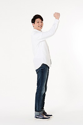 포토 JPG 스튜디오촬영 전신 남자 실내 한명 서기 웃음 성인 옆모습 30대 손들기 파이팅 한국인 자신감 흰배경 긍정 성인남자한명만 국내포토 1 감정 뷰포인트 백그라운드 컨셉 모션 표정 사람 동양인 내부 장년 흰색 남자한명만 성인남자만 파일형식