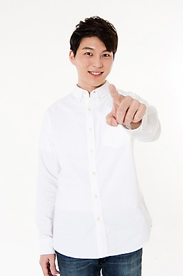 포토 JPG 스튜디오촬영 남자 실내 한명 서기 웃음 손짓 상반신 성인 앞모습 30대 한국인 가리킴 흰배경 성인남자한명만 국내포토 1 뷰포인트 백그라운드 모션 표정 사람 동양인 내부 장년 흰색 남자한명만 성인남자만 파일형식