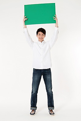 포토 JPG 스튜디오촬영 전신 배너 남자 사각프레임 프레임 실내 한명 서기 웃음 들기 성인 앞모습 30대 손들기 자연보호 그린캠페인 한국인 에너지 흰배경 성인남자한명만 국내포토 1 캠페인 뷰포인트 백그라운드 모션 자연 표정 사람 동양인 내부 장년 사각형 흰색 보호 남자한명만 성인남자만 파일형식