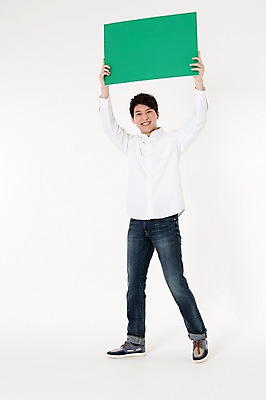 포토 JPG 스튜디오촬영 전신 배너 남자 사각프레임 프레임 실내 한명 서기 웃음 들기 성인 앞모습 30대 손들기 자연보호 그린캠페인 한국인 에너지 흰배경 성인남자한명만 국내포토 1 캠페인 뷰포인트 백그라운드 모션 자연 표정 사람 동양인 내부 장년 사각형 흰색 보호 남자한명만 성인남자만 파일형식