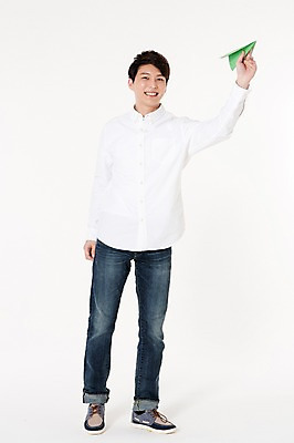 포토 JPG 스튜디오촬영 전신 남자 날리기 실내 한명 서기 웃음 성인 앞모습 30대 자연보호 그린캠페인 한국인 에너지 종이비행기 흰배경 성인남자한명만 국내포토 1 캠페인 뷰포인트 모션 자연 표정 사람 동양인 내부 장년 흰색 보호 종이접기 남자한명만 성인남자만 파일형식 종이 컬러 컨셉 인종 생태계 접기 남자만 성인만