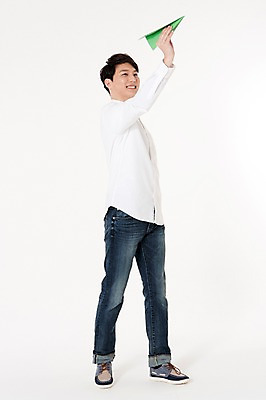 포토 JPG 스튜디오촬영 전신 남자 날리기 실내 한명 서기 웃음 들기 성인 옆모습 30대 자연보호 그린캠페인 한국인 에너지 종이비행기 흰배경 성인남자한명만 국내포토 1 캠페인 뷰포인트 백그라운드 모션 자연 표정 사람 동양인 내부 장년 흰색 보호 종이접기 남자한명만 성인남자만 파일형식