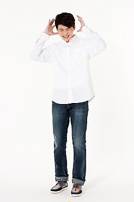 포토 JPG 스튜디오촬영 전신 남자 스트레스 실내 한명 서기 손짓 성인 앞모습 30대 한국인 분노 흰배경 성인남자한명만 국내포토 1 감정 뷰포인트 백그라운드 모션 사람 동양인 내부 장년 흰색 남자한명만 성인남자만 파일형식