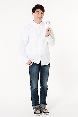 포토 JPG 스튜디오촬영 전신 남자 실내 한명 서기 웃음 들기 성인 앞모습 30대 한국인 선거 알림 흰배경 투표용지 성인남자한명만 유권자 국내포토 1 뷰포인트 모션 표정 사람 동양인 내부 장년 흰색 투표 민주주의 남자한명만 성인남자만 파일형식 컬러 인종 남자만 성인만