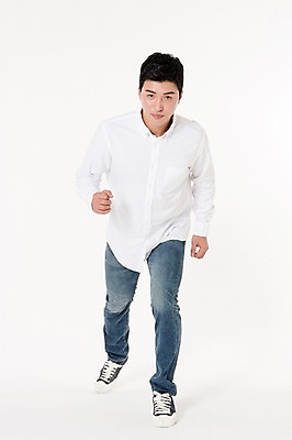 포토 JPG 스튜디오촬영 전신 남자 실내 한명 서기 성인 앞모습 30대 달리기 한국인 흰배경 준비자세 성인남자한명만 국내포토 1 뷰포인트 포즈 백그라운드 모션 사람 동양인 내부 장년 흰색 준비 남자한명만 성인남자만 파일형식