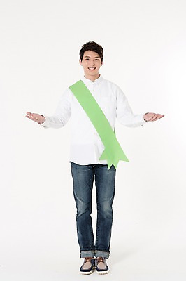 포토 JPG 스튜디오촬영 전신 남자 캠페인 안내 실내 한명 서기 웃음 손짓 성인 앞모습 30대 자연보호 그린캠페인 한국인 가리킴 알림 흰배경 어깨띠 성인남자한명만 국내포토 1 뷰포인트 백그라운드 모션 자연 표정 사람 동양인 내부 장년 흰색 보호 남자한명만 성인남자만 파일형식