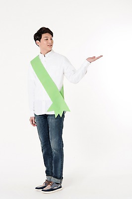 포토 JPG 스튜디오촬영 전신 응시 남자 캠페인 안내 실내 한명 서기 웃음 손짓 성인 앞모습 30대 자연보호 그린캠페인 한국인 가리킴 알림 흰배경 어깨띠 성인남자한명만 국내포토 1 시선 뷰포인트 백그라운드 모션 자연 표정 사람 동양인 내부 장년 흰색 보호 남자한명만 성인남자만 파일형식