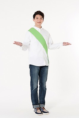 포토 JPG 스튜디오촬영 전신 남자 캠페인 안내 실내 한명 서기 웃음 손짓 성인 앞모습 30대 자연보호 그린캠페인 한국인 가리킴 알림 흰배경 어깨띠 성인남자한명만 국내포토 1 뷰포인트 백그라운드 모션 자연 표정 사람 동양인 내부 장년 흰색 보호 남자한명만 성인남자만 파일형식