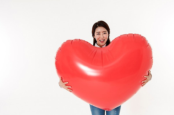 포토 JPG 스튜디오촬영 여자 실내 사랑 한명 서기 웃음 들기 상반신 성인 앞모습 30대 한국인 하트 흰배경 하트풍선 풍선 성인여자한명만 국내포토 모양 1 감정 뷰포인트 백그라운드 모션 표정 사람 동양인 내부 장년 흰색 여자한명만 성인여자만 파일형식