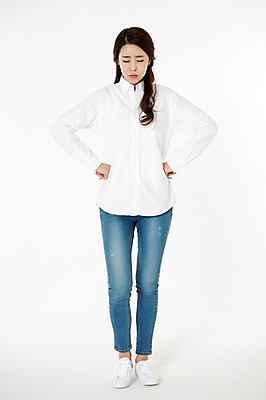 포토 JPG 스튜디오촬영 전신 여자 허리손 남방 스트레스 실내 한명 서기 성인 앞모습 캐주얼 30대 한국인 청바지 한숨 불안 흰배경 성인여자한명만 국내포토 1 옷 감정 뷰포인트 포즈 백그라운드 셔츠 바지 모션 사람 동양인 내부 장년 흰색 여자한명만 성인여자만 파일형식