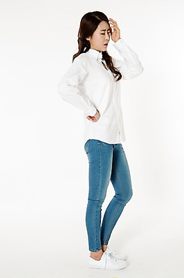 포토 JPG 스튜디오촬영 전신 여자 허리손 남방 스트레스 실내 한명 서기 성인 옆모습 캐주얼 30대 눈감음 한국인 청바지 찡그림 불안 흰배경 두통 성인여자한명만 국내포토 1 옷 감정 뷰포인트 포즈 백그라운드 셔츠 바지 모션 표정 사람 동양인 내부 장년 흰색 질병 여자한명만 성인여자만 파일형식