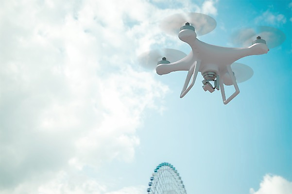 주간 PSD 구름 편집이미지 하늘 사람없음 야외 그래픽 3D 놀이공원 비행 디지털합성 대관람차 점검 드론 디지털아트 이미지편집 편집3D 자연요소 테마파크 놀이기구 파일형식