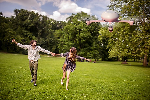 주간 전신 PSD 서양인 외국인 편집이미지 커플 공원 여자 남자 성인 야외 두명 그래픽 30대 3D 걷기 손잡기 다정 비행 디지털합성 드론 디지털아트 이미지편집 편집3D 자연요소 공공시설 컨셉 관계 모션 사람 인종 장년 파일형식