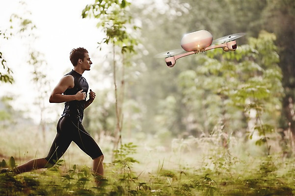 주간 PSD 서양인 외국인 편집이미지 공원 남자 건강 한명 성인 야외 옆모습 그래픽 30대 달리기 조깅 3D 비행 디지털합성 드론 디지털아트 이미지편집 편집3D 자연요소 1 공공시설 뷰포인트 모션 사람 인종 장년 운동 파일형식