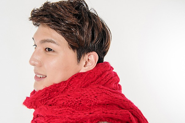 포토 JPG 스튜디오촬영 응시 남자 실내 한명 서기 웃음 상반신 성인 옆모습 캐주얼 30대 목도리 한국인 흰배경 성인남자한명만 국내포토 1 시선 잡화 옷 뷰포인트 백그라운드 모션 표정 사람 동양인 내부 장년 흰색 남자한명만 성인남자만 파일형식