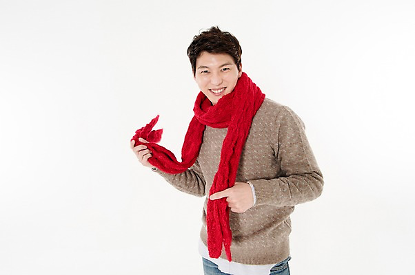 포토 JPG 스튜디오촬영 남자 실내 한명 서기 웃음 손짓 상반신 성인 앞모습 캐주얼 30대 목도리 만지기 한국인 흰배경 성인남자한명만 국내포토 1 잡화 옷 뷰포인트 백그라운드 모션 표정 사람 동양인 내부 장년 흰색 남자한명만 성인남자만 파일형식