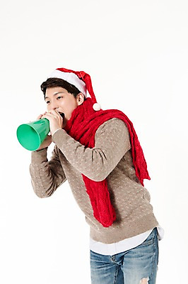포토 JPG 스튜디오촬영 응시 남자 크리스마스 산타모자 실내 한명 서기 웃음 들기 손짓 상반신 성인 옆모습 캐주얼 30대 목도리 확성기 외침 한국인 알림 흰배경 성인남자한명만 국내포토 모자_잡화 1 시선 잡화 옷 기념일 뷰포인트 백그라운드 모션 표정 사람 동양인 내부 장년 소리 흰색 남자한명만 성인남자만 파일형식