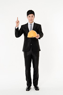 포토 JPG 스튜디오촬영 전신 남자 건설업 실내 공사 한명 서기 미소 들기 정장 손짓 성인 앞모습 30대 한국인 가리킴 비즈니스맨 안전모 흰배경 성인남자한명만 국내포토 1 옷 산업 뷰포인트 비즈니스 모션 표정 사람 동양인 내부 장년 흰색 직장인 헬멧 안전장비 남자한명만 성인남자만 파일형식 직업 컬러 안전 인종 장비 보호장비 남자만 성인만