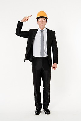 포토 JPG 스튜디오촬영 전신 남자 건설업 실내 공사 한명 서기 미소 정장 손짓 성인 앞모습 30대 한국인 가리킴 비즈니스맨 안전모 흰배경 성인남자한명만 국내포토 1 옷 산업 뷰포인트 백그라운드 비즈니스 모션 표정 사람 동양인 내부 장년 흰색 직장인 헬멧 안전장비 남자한명만 성인남자만 파일형식