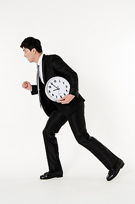 포토 JPG 스튜디오촬영 전신 응시 남자 시계 실내 한명 서기 들기 정장 손짓 성인 옆모습 30대 달리기 한국인 비즈니스맨 흰배경 준비자세 9시 성인남자한명만 국내포토 1 시선 옷 뷰포인트 포즈 백그라운드 비즈니스 모션 사람 동양인 내부 장년 흰색 시간 직장인 준비 남자한명만 성인남자만 파일형식