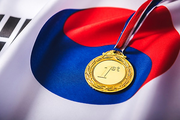 포토 JPG 스튜디오촬영 문화 스포츠 한국 근접촬영 사람없음 경쟁 국기 태극기 메달 금메달 국가대표 애국심 국내포토 아시아 뷰포인트 컨셉 운동선수 실내 상_상패 파일형식