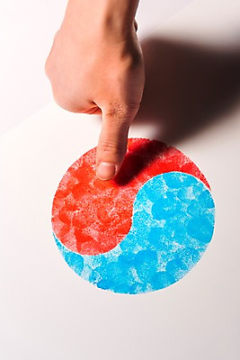 포토 JPG 스튜디오촬영 손 문화 한국 신체부위 태극기 삼일절 태극 애국심 광복절 손도장 국내포토 문양 아시아 실내 사람 공휴일 국기 국경일 파일형식