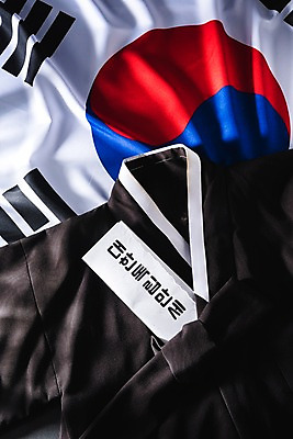 포토 JPG 스튜디오촬영 문화 사람없음 검은색 국기 태극기 한복 삼일절 희생 애국심 광복절 독립운동 상복 국내포토 한국전통 컬러 실내 공휴일 전통의상 국경일 파일형식