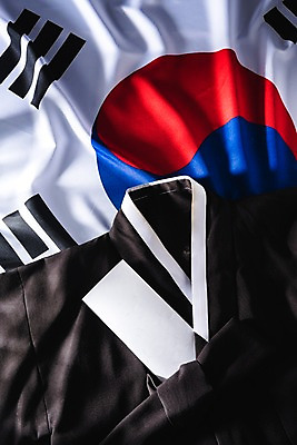 포토 JPG 스튜디오촬영 문화 근접촬영 사람없음 검은색 국기 태극기 한복 삼일절 희생 애국심 광복절 독립운동 상복 국내포토 한국전통 뷰포인트 컬러 실내 공휴일 전통의상 국경일 파일형식