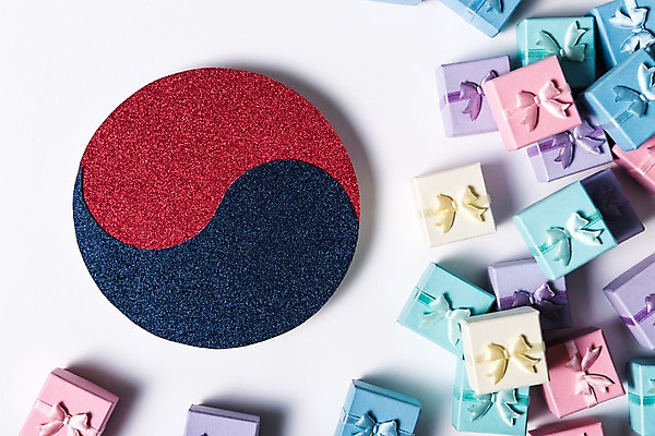 포토 JPG 스튜디오촬영 문화 한국 사람없음 선물상자 쇼핑 태극기 태극 애국심 국내포토 문양 아시아 실내 선물 상자 국기 파일형식