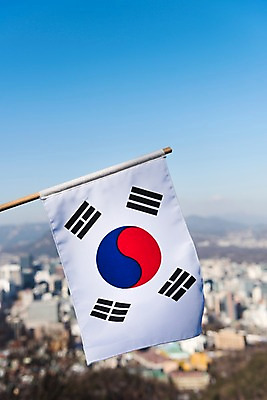 포토 JPG 주간 문화 서울 한국 사람없음 야외 아웃포커스 깃발 도시 국기 태극기 삼일절 애국심 광복절 국기게양 국내포토 자연요소 아시아 촬영기법 공휴일 국경일 파일형식